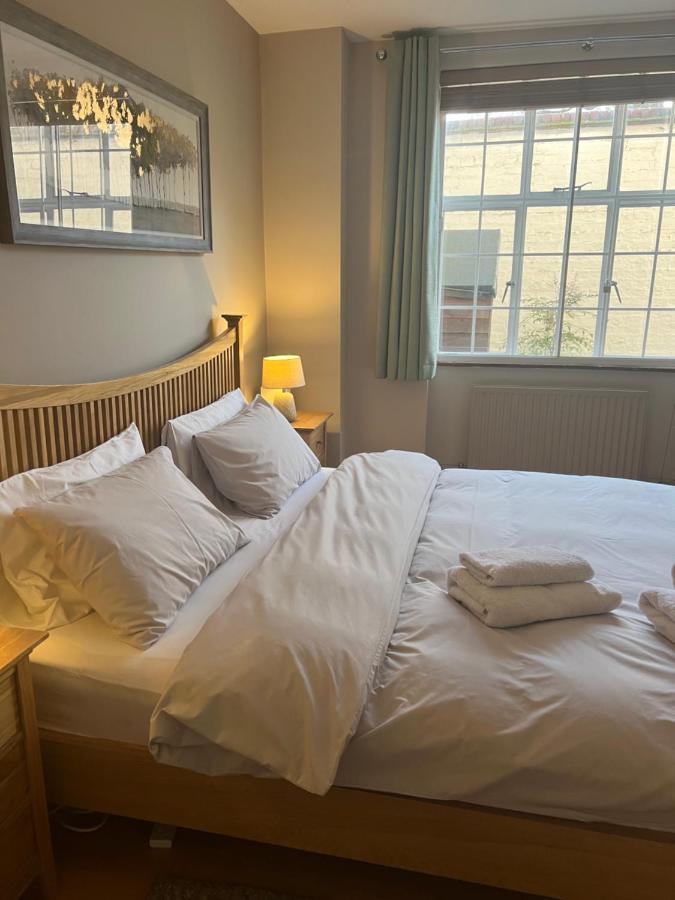 2 Bedroom Apartment Just Off Kings Road Londra Exterior foto