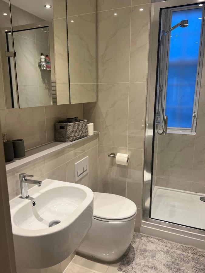 2 Bedroom Apartment Just Off Kings Road Londra Exterior foto