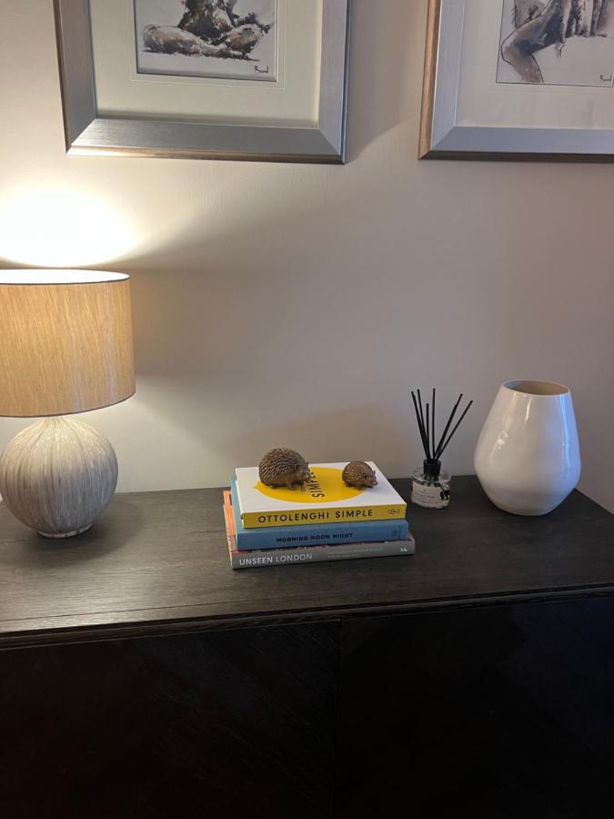 2 Bedroom Apartment Just Off Kings Road Londra Exterior foto